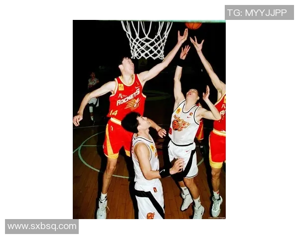 聚焦篮球运动员成长轨迹与赛场风采及其职业生涯深度解析全景呈现